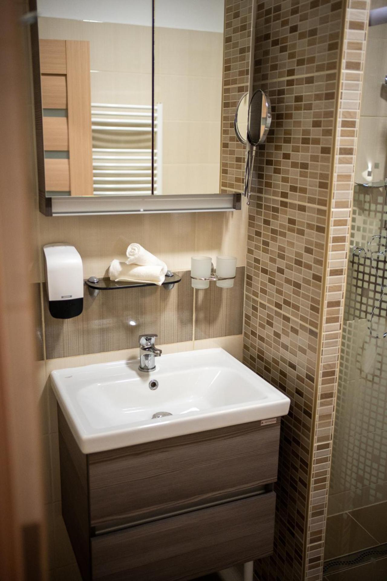 Holiday Apartmanhaz Gyula Exteriör bild